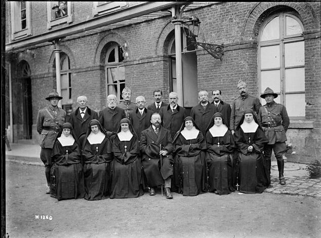 Henry Armytage Sanders, soldiers and nuns, France, 1918