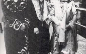 Stylish Harlem Renaissance women, 1925