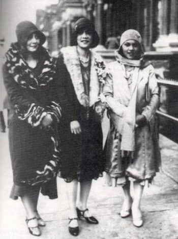 Stylish Harlem Renaissance women, 1925