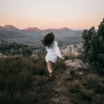 8 Signs It’s Time to Get Away from a Toxic Person & How to Do That