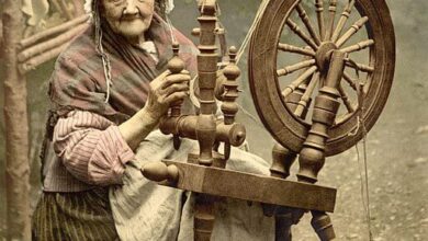 Elderly Irish woman at spinning wheel, 1890